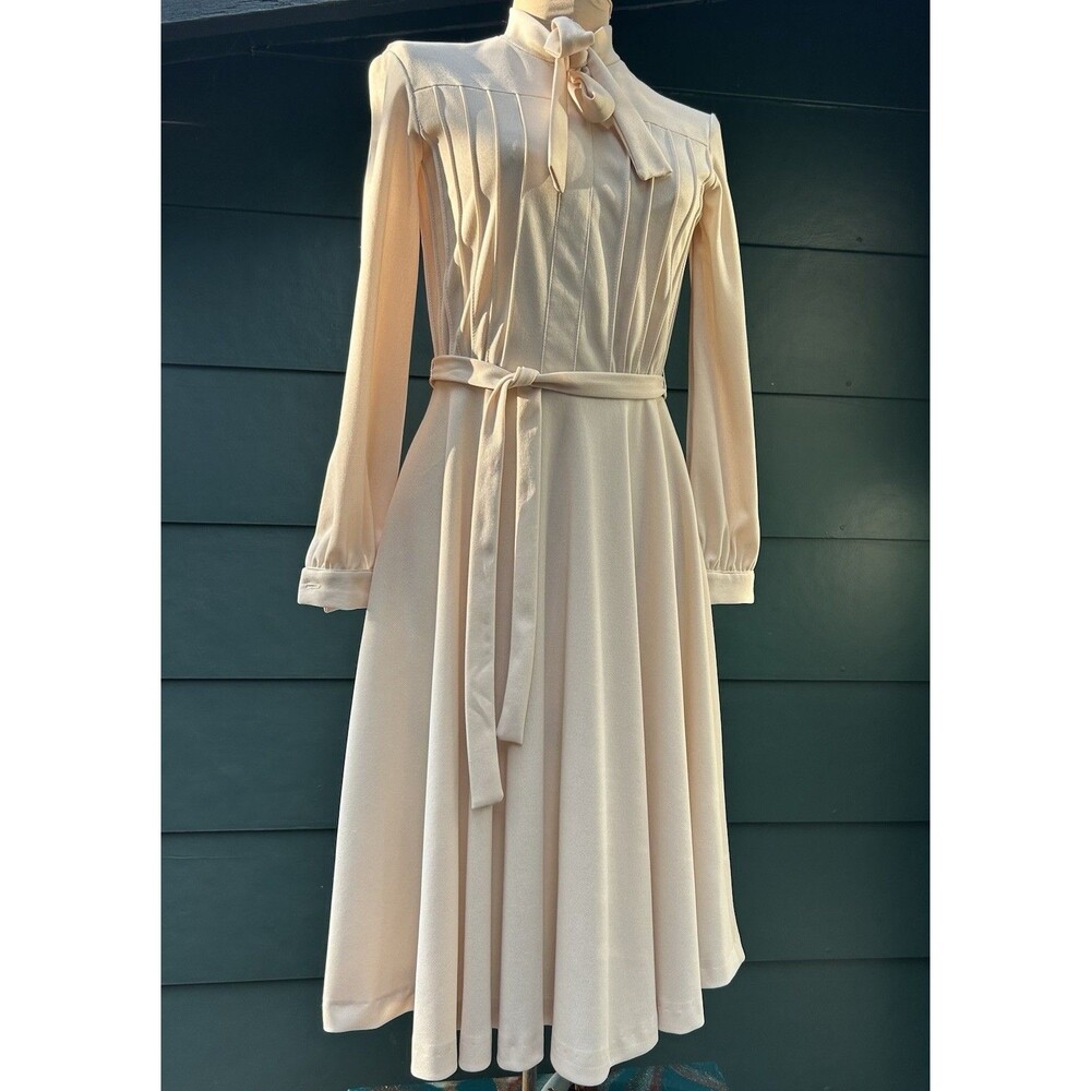 Vintage 70s Secretary Dress Pussybow Tie Pleated Long Sleeve Cream Small